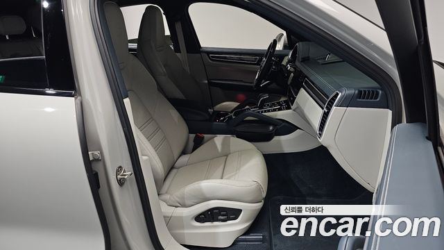 Porsche Cayenne 2022 — photo 17