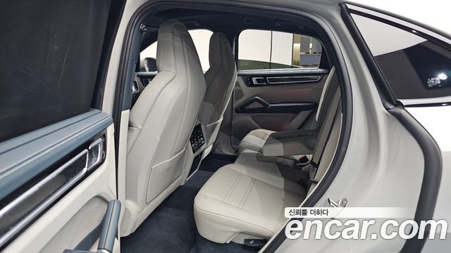 Porsche Cayenne 2022 — photo 18