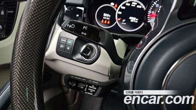Porsche Cayenne 2022 — photo 23