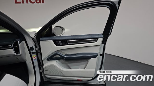 Porsche Cayenne 2022 — photo 14