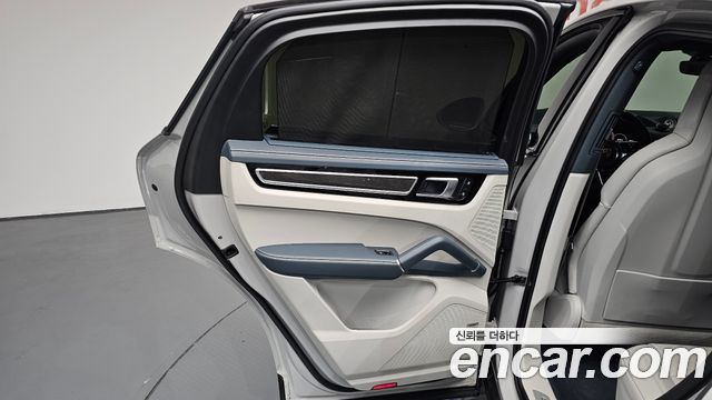 Porsche Cayenne 2022 — photo 15