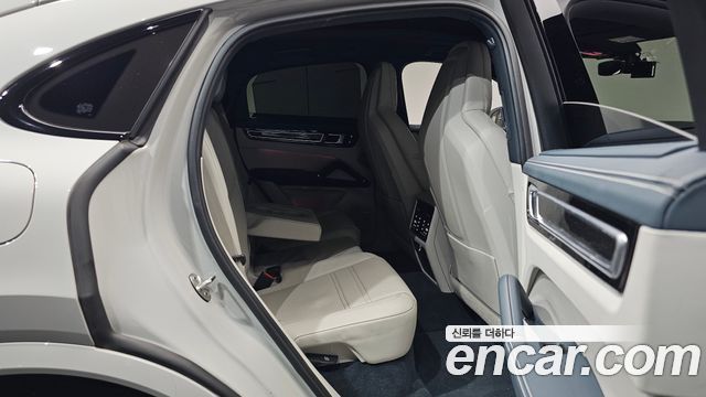 Porsche Cayenne 2022 — photo 16