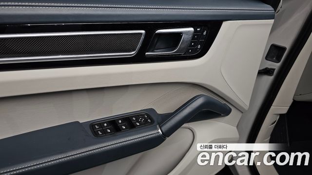 Porsche Cayenne 2022 — photo 31