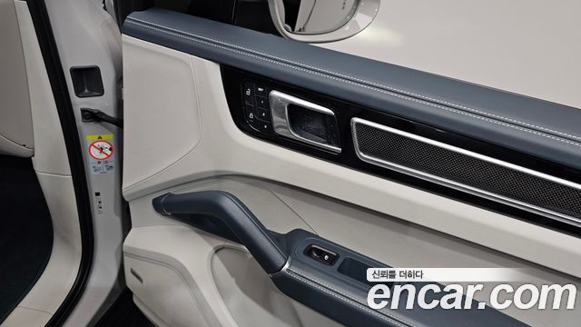 Porsche Cayenne 2022 — photo 32