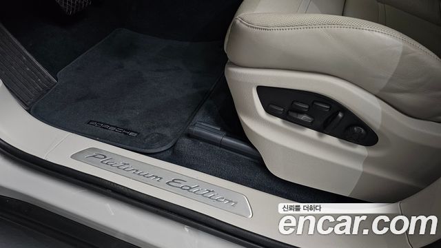 Porsche Cayenne 2022 — photo 35