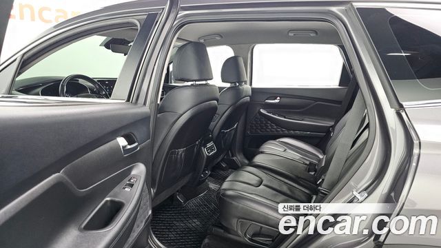 Hyundai Santafe 2023 — photo 18