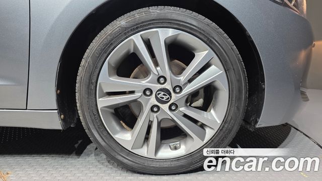 Hyundai AVANTE 2018 — photo 5