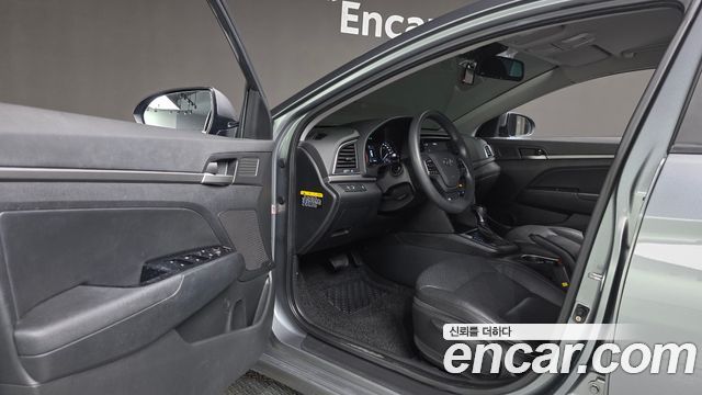 Hyundai AVANTE 2018 — photo 10