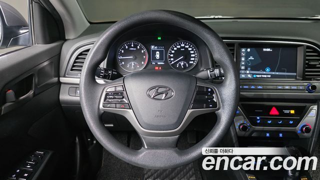 Hyundai AVANTE 2018 — photo 13