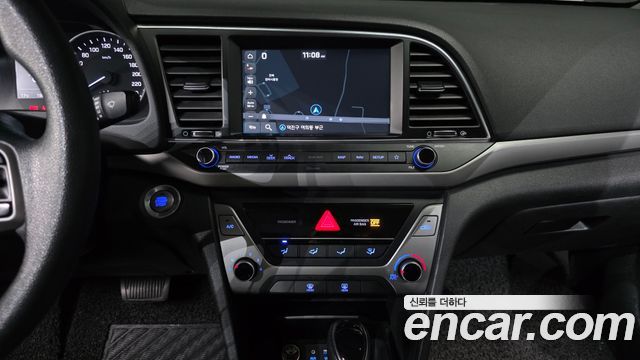 Hyundai AVANTE 2018 — photo 14