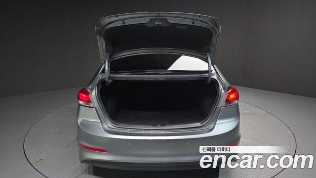 Hyundai AVANTE 2018 — photo 19
