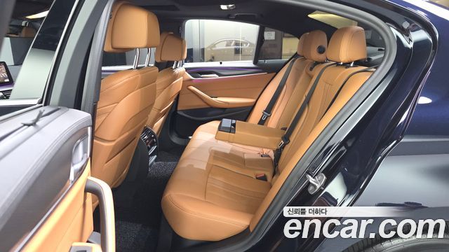 BMW 5-Series 2023 — photo 18