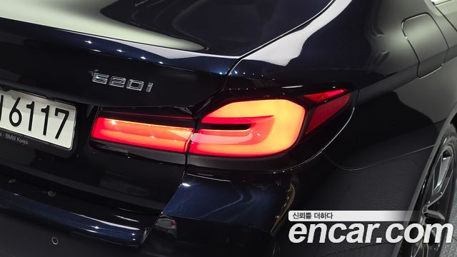 BMW 5-Series 2023 — photo 9