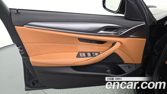 BMW 5-Series 2023 — photo 14
