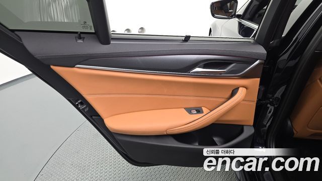 BMW 5-Series 2023 — photo 15
