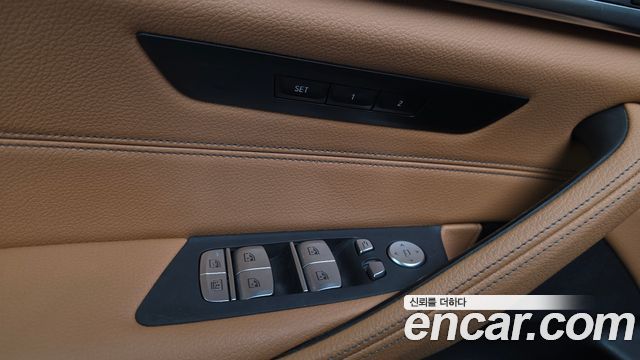 BMW 5-Series 2023 — photo 28