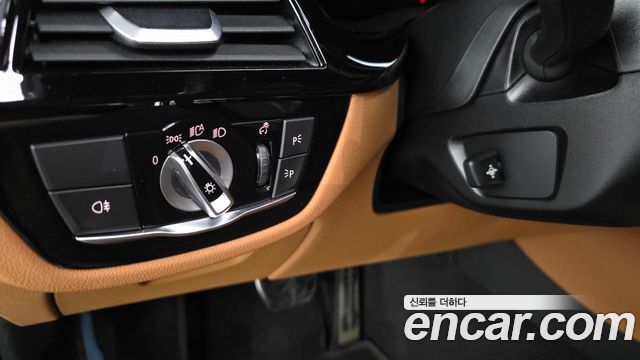 BMW 5-Series 2023 — photo 29