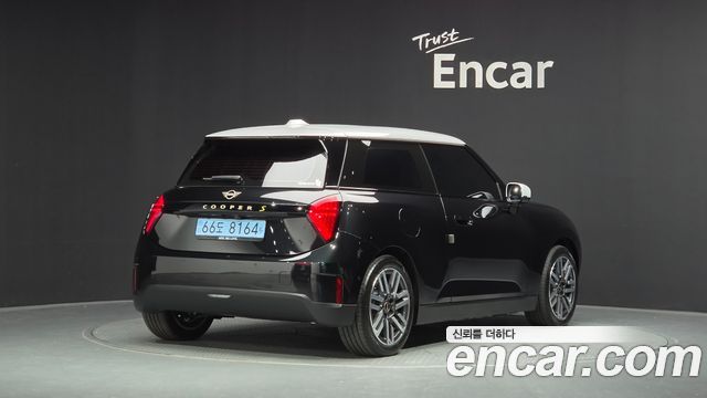 Mini Cooper 2024 — photo 2