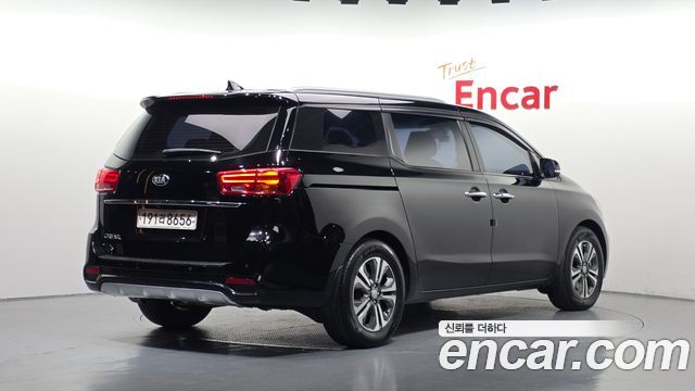 Kia Canival 2019 — photo 2