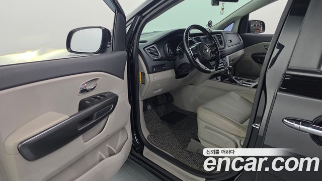 Kia Canival 2019 — photo 10