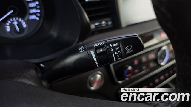 Kia K7 2019 — photo 30