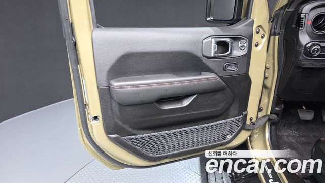 Jeep Wrangler 2025 — photo 14