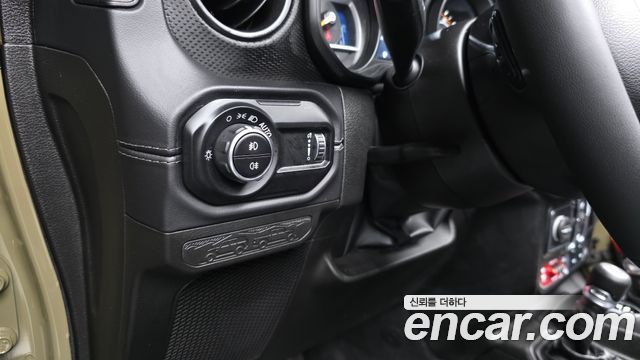 Jeep Wrangler 2025 — photo 27