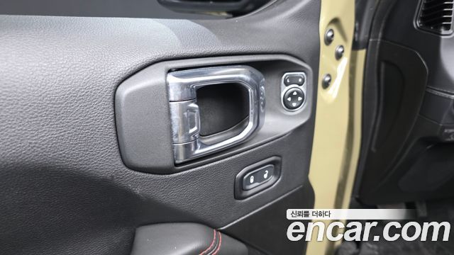 Jeep Wrangler 2025 — photo 30