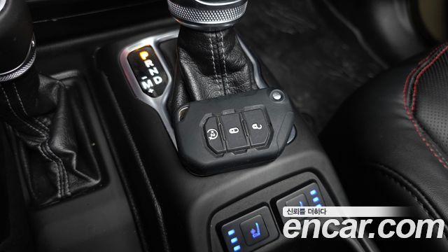 Jeep Wrangler 2025 — photo 31