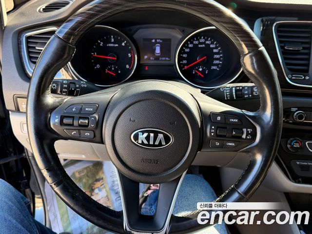 Kia Canival 2019 — photo 9
