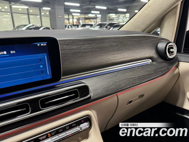 Mercedes-Benz V-Class 2025 — photo 7