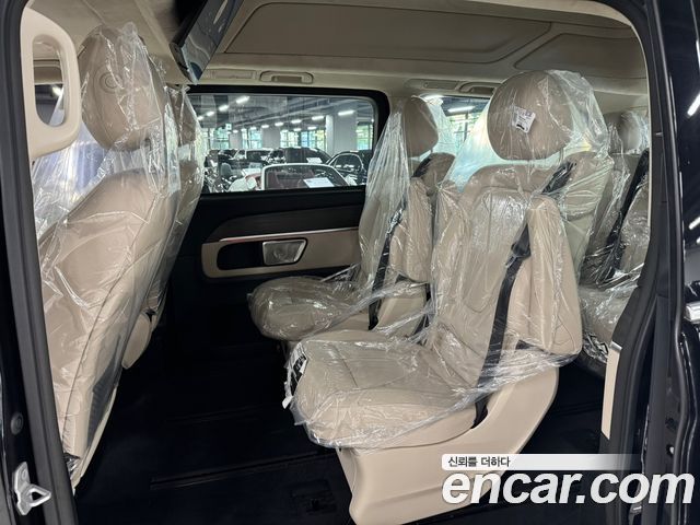 Mercedes-Benz V-Class 2025 — photo 12