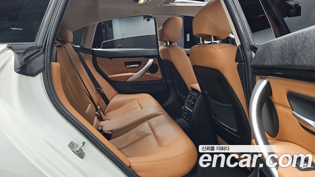 BMW 4-Series 2018 — photo 17