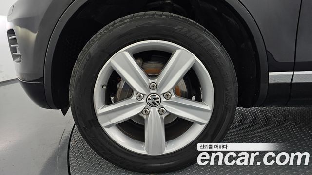 Volkswagen Touareg 2013 — photo 5