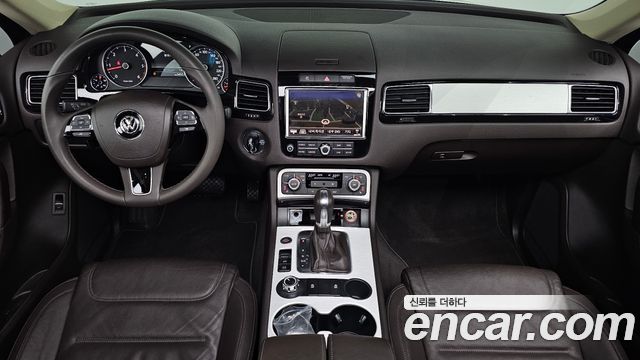 Volkswagen Touareg 2013 — photo 10