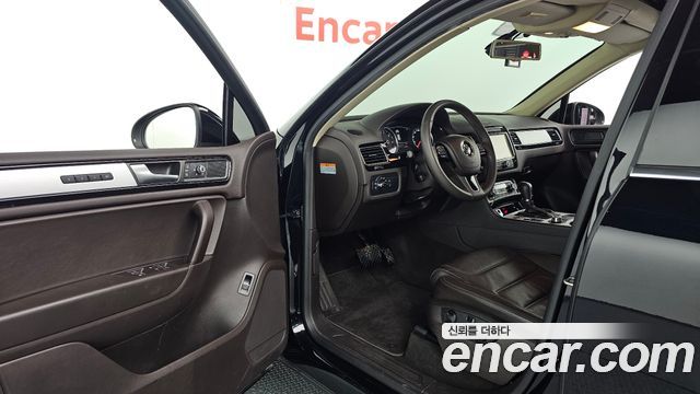 Volkswagen Touareg 2013 — photo 13