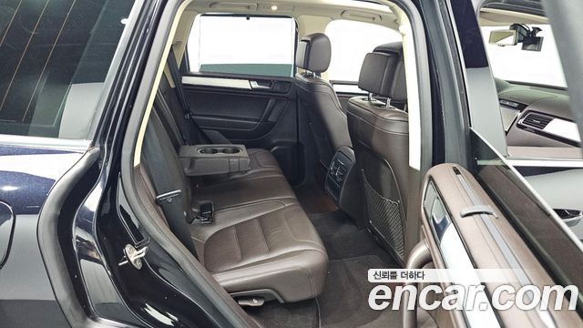 Volkswagen Touareg 2013 — photo 17