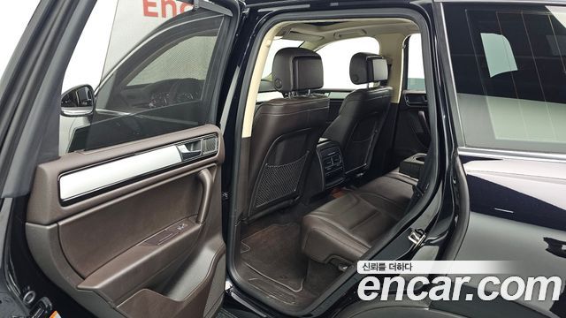 Volkswagen Touareg 2013 — photo 18