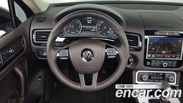 Volkswagen Touareg 2013 — photo 19