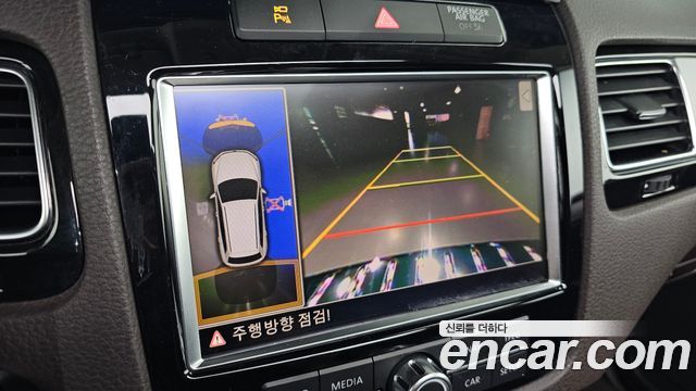 Volkswagen Touareg 2013 — photo 21
