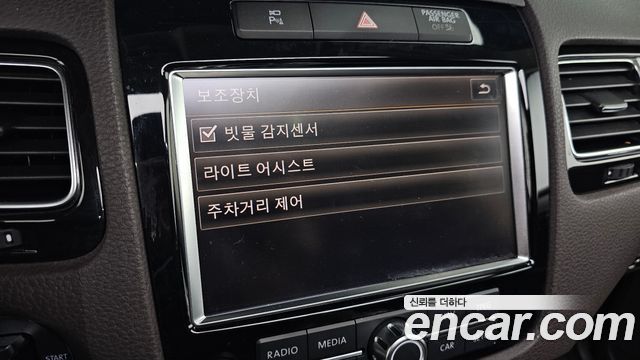 Volkswagen Touareg 2013 — photo 22