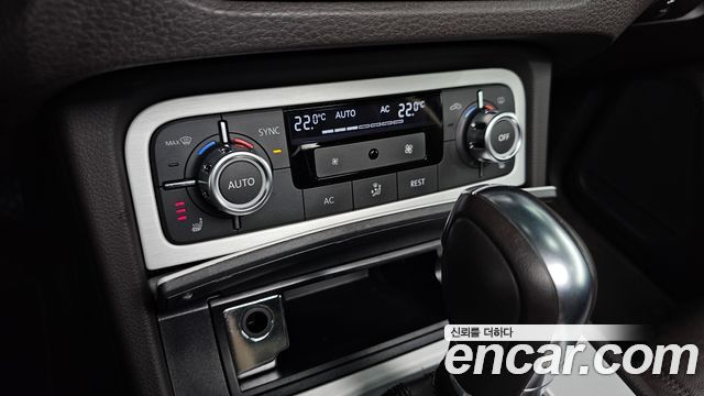 Volkswagen Touareg 2013 — photo 23