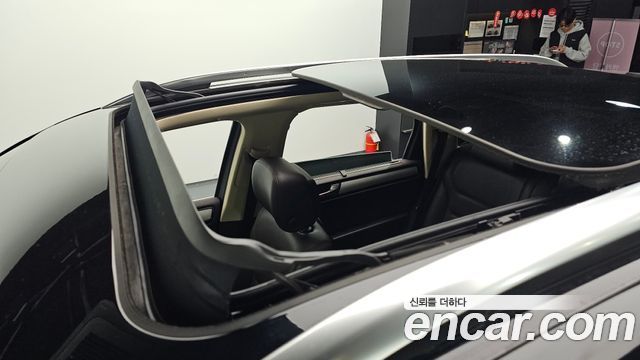 Volkswagen Touareg 2013 — photo 25