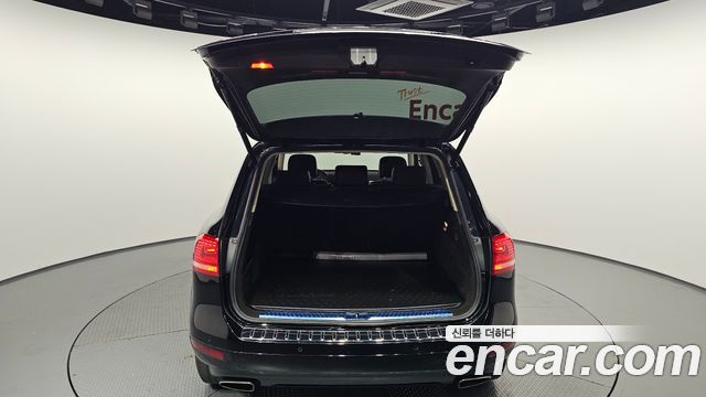Volkswagen Touareg 2013 — photo 26