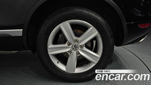 Volkswagen Touareg 2013 — photo 7