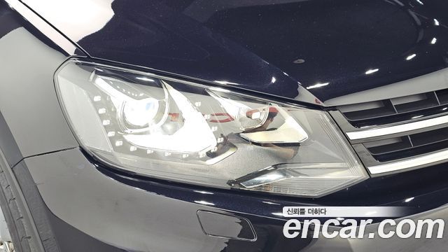 Volkswagen Touareg 2013 — photo 8