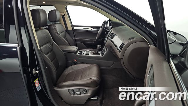 Volkswagen Touareg 2013 — photo 16