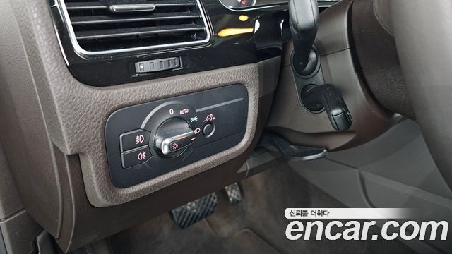 Volkswagen Touareg 2013 — photo 28