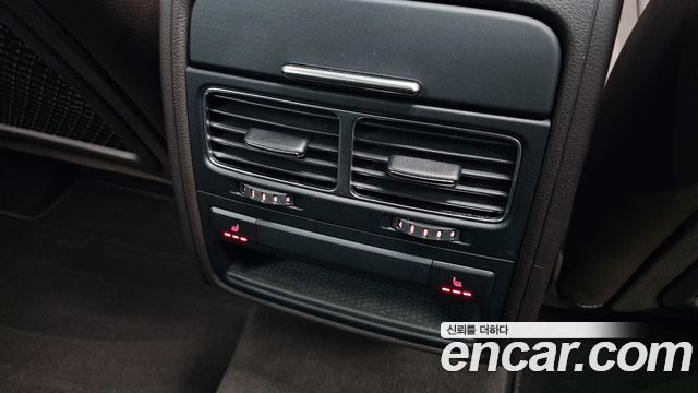 Volkswagen Touareg 2013 — photo 30