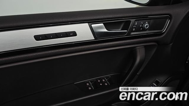 Volkswagen Touareg 2013 — photo 31